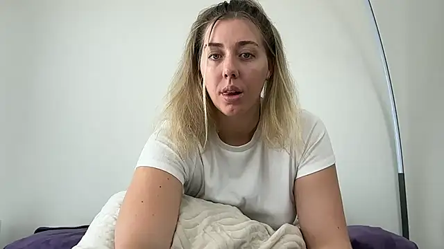 Snapshot of louiseberkeley chatting on 02-28-26, 11:50 louiseberkeley online show from 02-28-26, 11:50