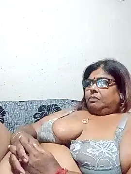 Snapshot of mileesha chatting on 10-23-25, 08:18 mileesha online show from 10-23-25, 08:18