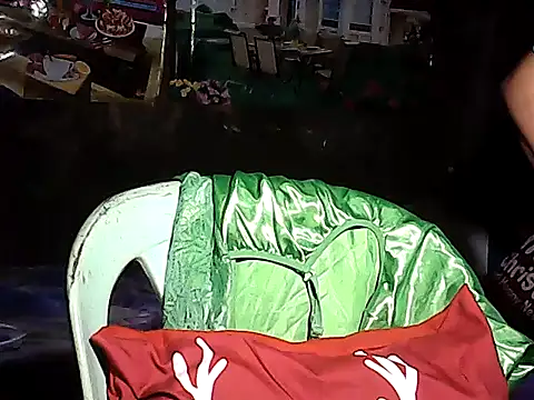 Snapshot of Adeline05 chatting on 01-11-26, 12:10 Adeline05 online show from 01-11-26, 12:10