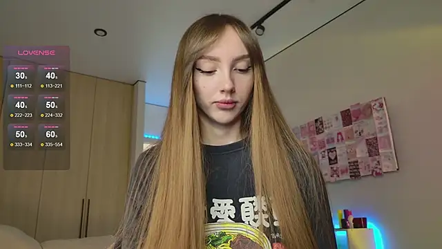 Snapshot of Lunainnk chatting on 09-16-25, 12:33 Lunainnk online show from 09-16-25, 12:33