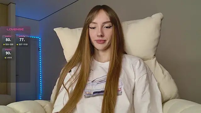 Snapshot of Lunainnk chatting on 10-15-25, 11:49 Lunainnk online show from 10-15-25, 11:49