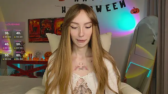 Snapshot of Lunainnk chatting on 10-26-25, 12:49 Lunainnk online show from 10-26-25, 12:49