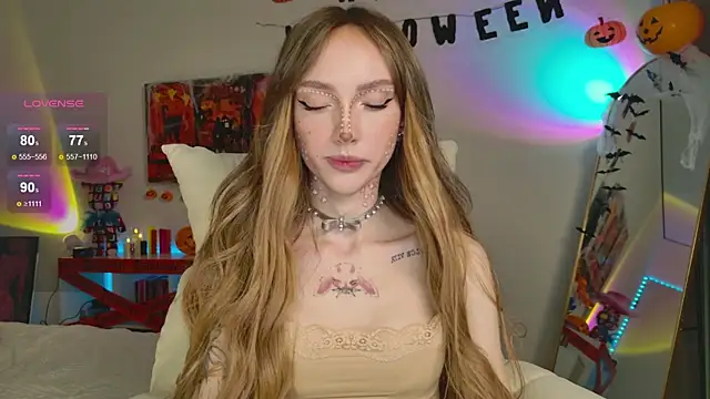 Snapshot of Lunainnk chatting on 10-28-25, 12:14 Lunainnk online show from 10-28-25, 12:14