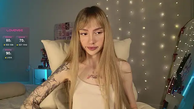 Snapshot of Lunainnk chatting on 01-19-26, 01:31 Lunainnk online show from 01-19-26, 01:31