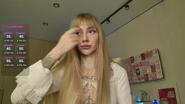 Snapshot of Lunainnk chatting on 02-11-26, 12:37 Lunainnk online show from 02-11-26, 12:37