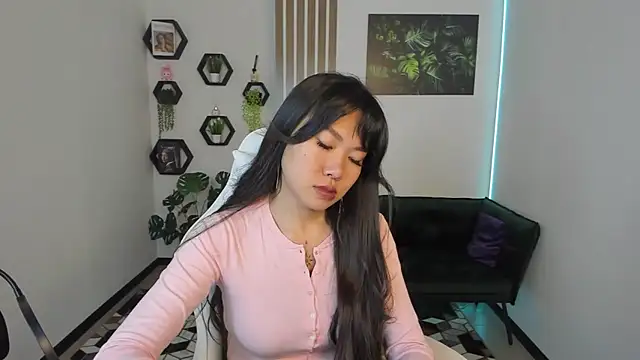 LunaPurrr online show from 10-05-25, 11:13