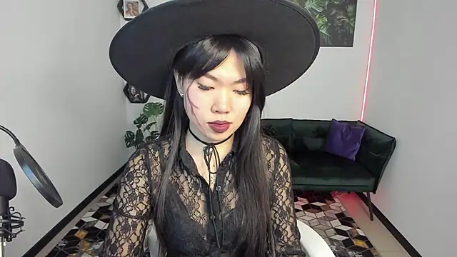 LunaPurrr online show from 10-28-25, 01:09