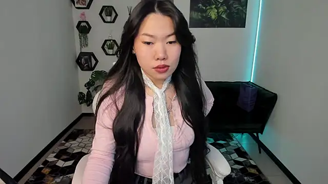 LunaPurrr online show from 11-18-25, 01:11