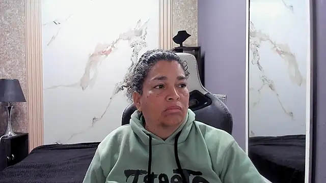 NinaBlazee online show from 10-18-25, 09:21