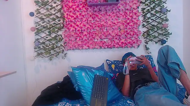 Snapshot of iam_lukas__ chatting on 09-13-25, 04:12 iam lukas online show from 09-13-25, 04:12