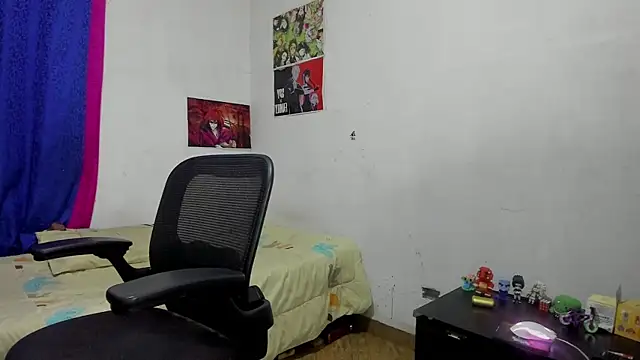 Snapshot of golden_ryyan chatting on 11-26-25, 07:42 golden ryyan online show from 11-26-25, 07:42