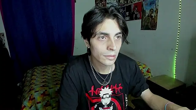 Snapshot of golden_ryyan chatting on 02-18-26, 01:18 golden ryyan online show from 02-18-26, 01:18