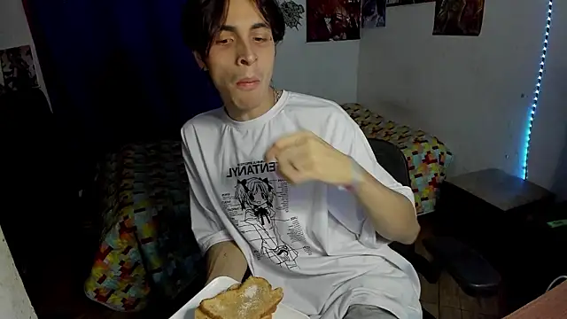 Snapshot of golden_ryyan chatting on 02-19-26, 04:19 golden ryyan online show from 02-19-26, 04:19