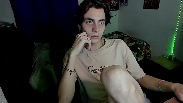 Snapshot of golden_ryyan chatting on 02-25-26, 10:41 golden ryyan online show from 02-25-26, 10:41