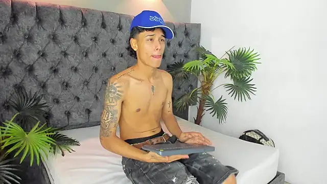 Snapshot of STARFOR_2 chatting on 09-19-25, 07:58 STARFOR 2 online show from 09-19-25, 07:58