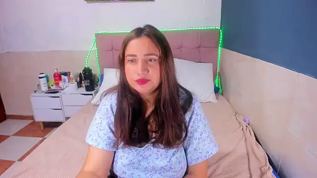 Snapshot of Arianna_Hot777 chatting on 12-16-25, 05:12 Arianna Hot777 online show from 12-16-25, 05:12