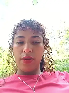 Snapshot of Vikyvoyeur chatting on 12-03-25, 05:44 Vikyvoyeur online show from 12-03-25, 05:44