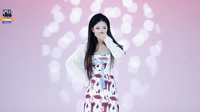 Snapshot of 1X-one chatting on 10-15-25, 03:39 1X-one online show from 10-15-25, 03:39