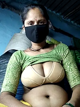 Snapshot of Hot-ilaiy chatting on 10-05-25, 10:18 Hot-ilaiy online show from 10-05-25, 10:18