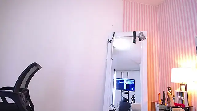 ViictoriaJones  online show from 12-04-25, 12:25