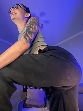 Snapshot of bigJuicyPussy chatting on 10-03-25, 01:30 bigJuicyPussy online show from 10-03-25, 01:30