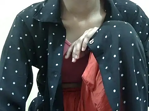 smallcuute online show from 11-27-25, 09:39