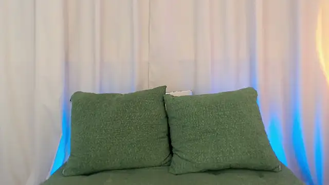 Snapshot of BlackEyesGirl chatting on 09-14-25, 06:34 BlackEyesGirl online show from 09-14-25, 06:34