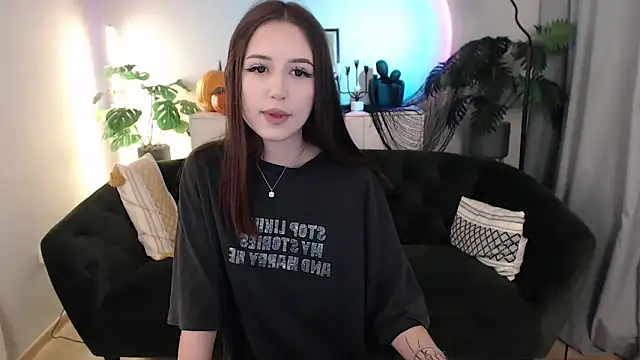 Snapshot of BlackEyesGirl chatting on 10-29-25, 06:37 BlackEyesGirl online show from 10-29-25, 06:37