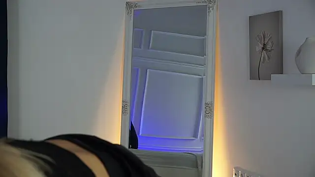 LenaaStar online show from 11-16-25, 05:51