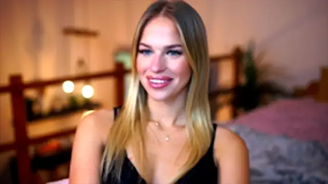 Snapshot of Emilyvanroessel chatting on 11-23-25, 11:32 Emilyvanroessel online show from 11-23-25, 11:32