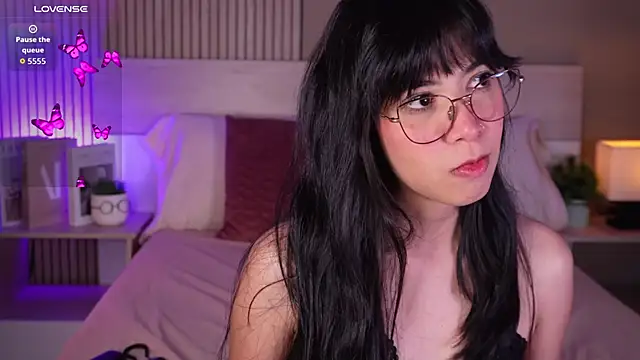 aprilqueenie online show from 05-15-26, 07:43