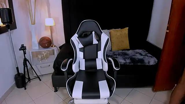 chrstian lewis1 online show from 11-26-25, 02:07