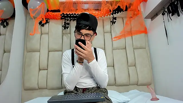 Felipe Cold online show from 10-25-25, 02:52