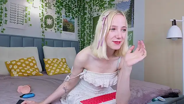 EmmaNovak online show from 10-06-25, 12:13