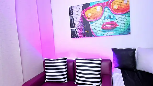 Snapshot of leyah_ chatting on 11-23-25, 12:49 leyah online show from 11-23-25, 12:49