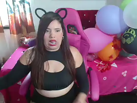 Snapshot of rous-kinky chatting on 11-15-25, 01:29 rous-kinky online show from 11-15-25, 01:29