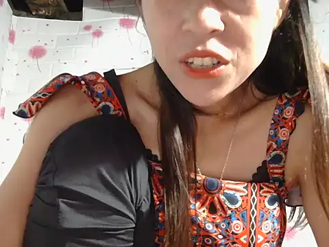 Snapshot of Mina_ti chatting on 10-08-25, 02:58 Mina ti online show from 10-08-25, 02:58