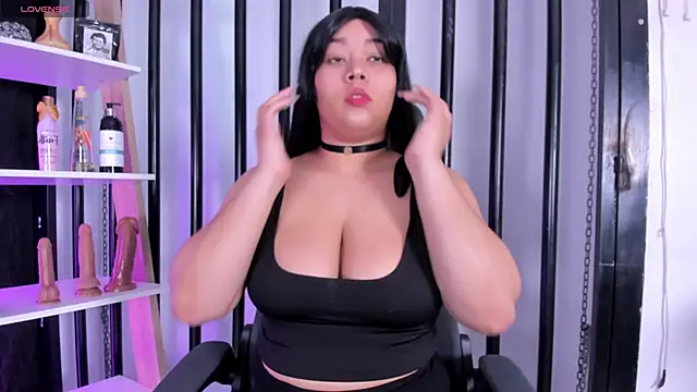 Snapshot of ThaliaBrooks_ chatting on 10-04-25, 05:05 ThaliaBrooks online show from 10-04-25, 05:05