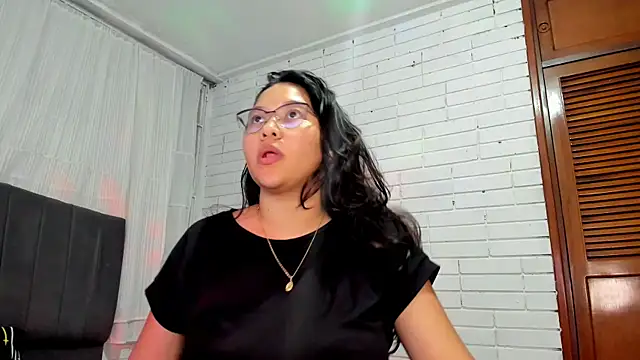 Naia Stant online show from 11-11-25, 01:38