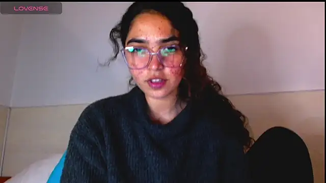 Snapshot of Ariagal chatting on 09-08-25, 09:47 Ariagal online show from 09-08-25, 09:47