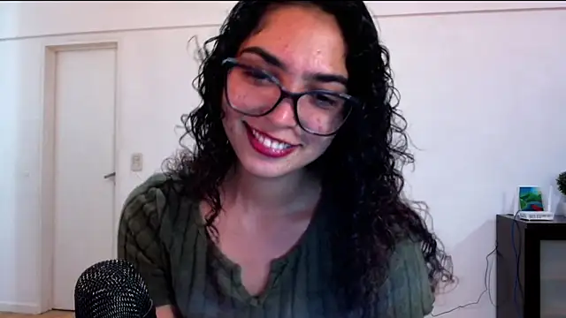 Snapshot of Ariagal chatting on 10-18-25, 12:35 Ariagal online show from 10-18-25, 12:35