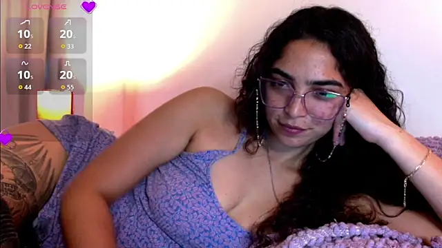 Snapshot of Ariagal chatting on 10-23-25, 09:24 Ariagal online show from 10-23-25, 09:24