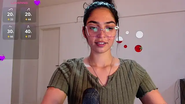 Snapshot of Ariagal chatting on 11-11-25, 12:21 Ariagal online show from 11-11-25, 12:21