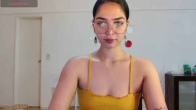 Snapshot of Ariagal chatting on 01-13-26, 06:24 Ariagal online show from 01-13-26, 06:24