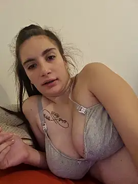 Snapshot of Michou02xXx chatting on 11-23-25, 08:03 Michou02xXx online show from 11-23-25, 08:03