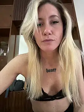 Snapshot of caritadeangellll chatting on 09-13-25, 06:40 caritadeangellll online show from 09-13-25, 06:40