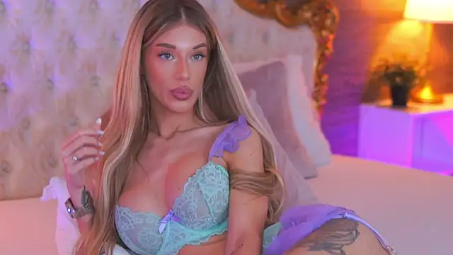 EllieRedd online show from 10-27-25, 09:57