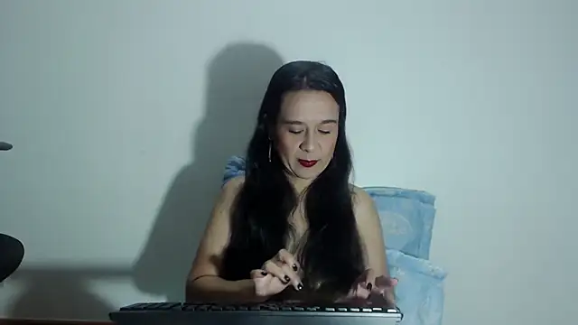 Aileendarkhot online show from 02-25-26, 04:11