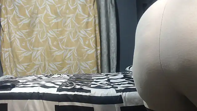 Snapshot of SEXYHUGEASS21 chatting on 07-16-26, 04:24 SEXYHUGEASS21 online show from 07-16-26, 04:24