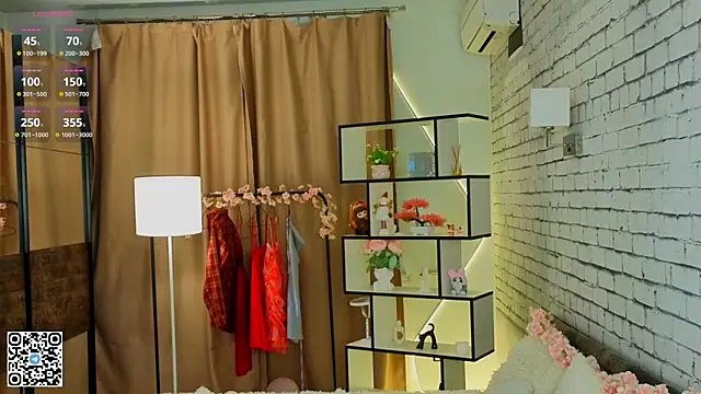 LorinaMaffitt online show from 10-23-25, 07:01